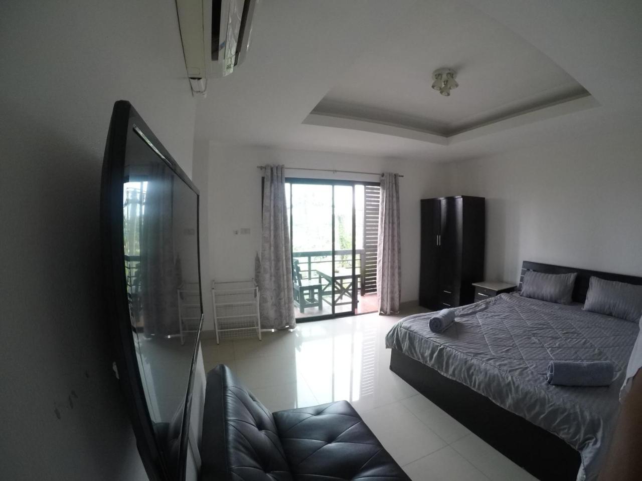 French Connection Hotel Pattaya Bagian luar foto