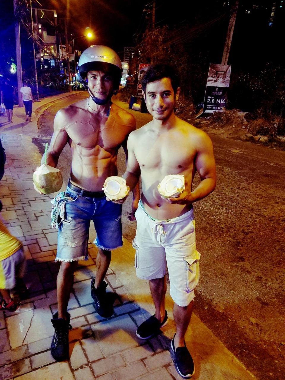French Connection Hotel Pattaya Bagian luar foto
